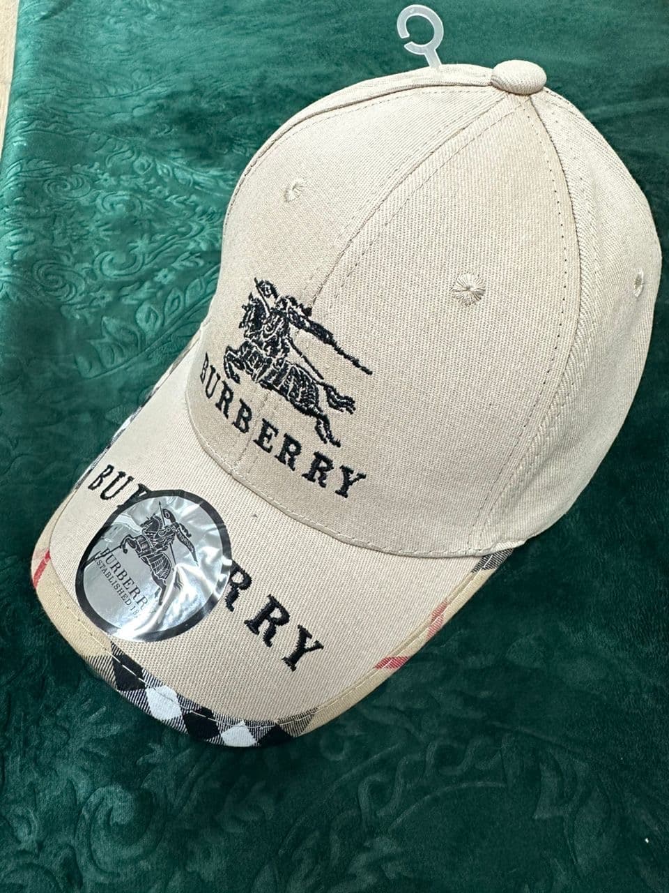  قبعة BURBERRY
