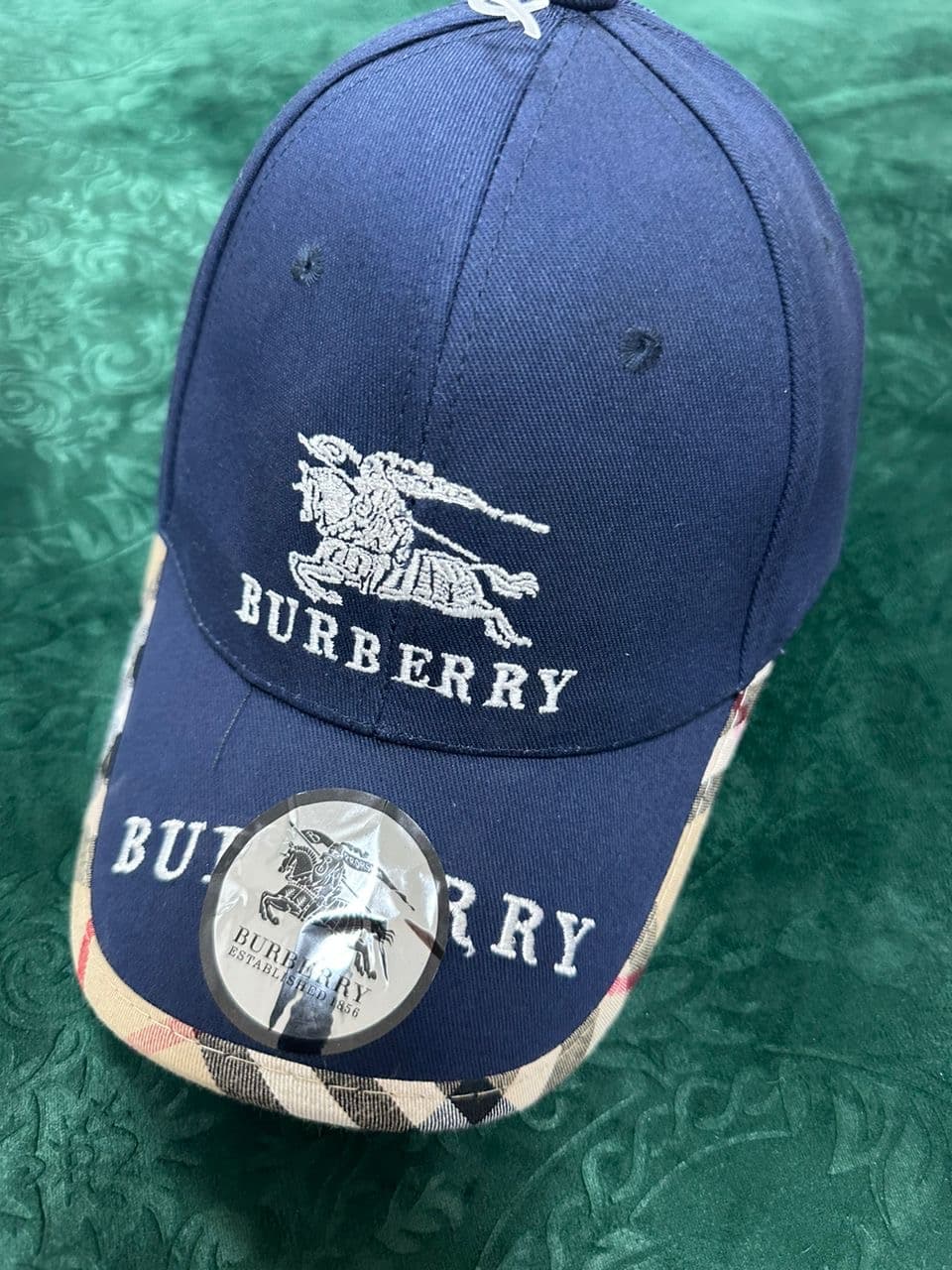  قبعة BURBERRY